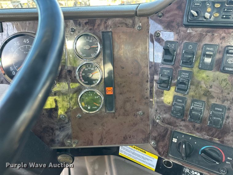 image for item DW4356 2005 International 5500i ready mix truck