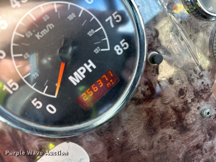 image for item DW4356 2005 International 5500i ready mix truck