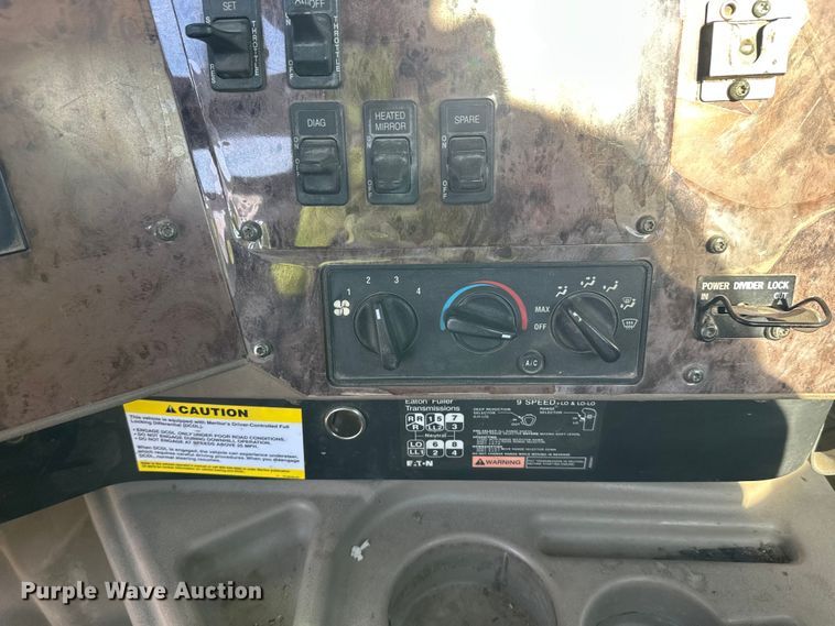 image for item DW4356 2005 International 5500i ready mix truck