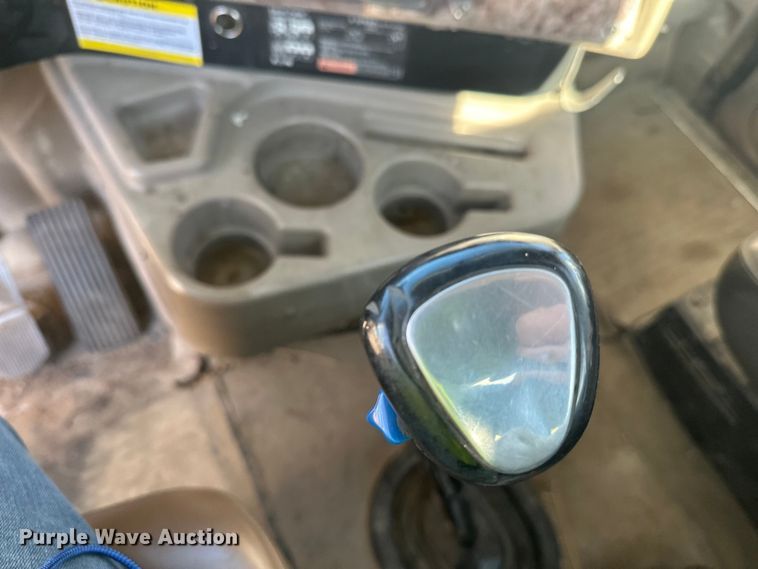 image for item DW4356 2005 International 5500i ready mix truck