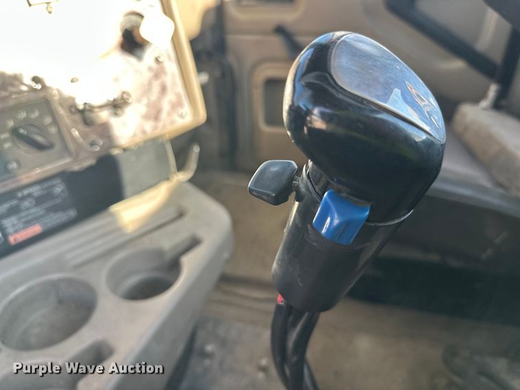 image for item DW4356 2005 International 5500i ready mix truck