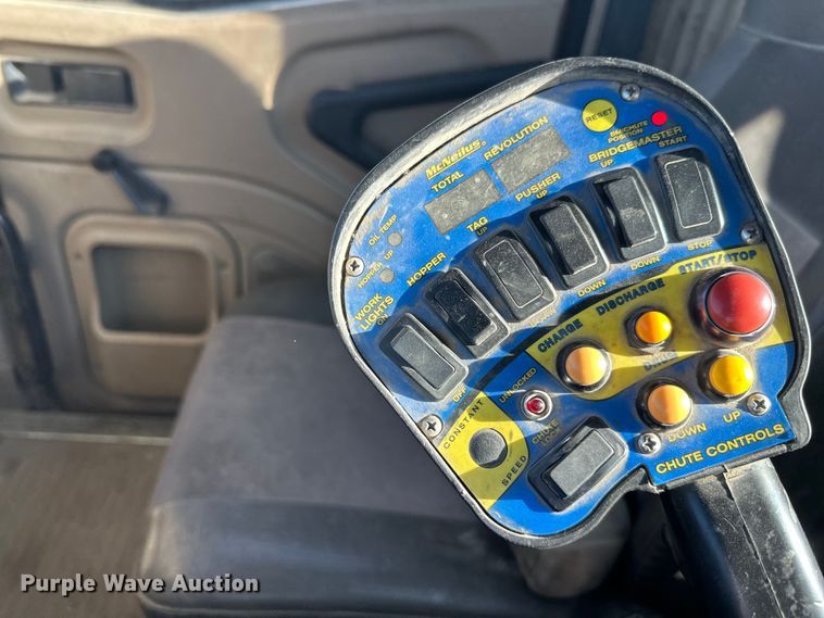 image for item DW4356 2005 International 5500i ready mix truck