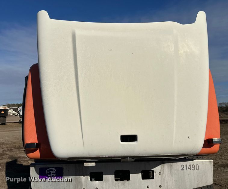 image for item DW4356 2005 International 5500i ready mix truck