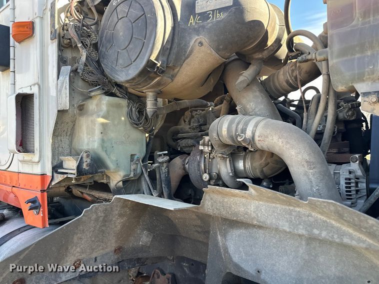 image for item DW4356 2005 International 5500i ready mix truck