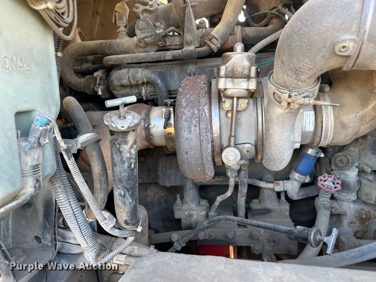 image for item DW4356 2005 International 5500i ready mix truck