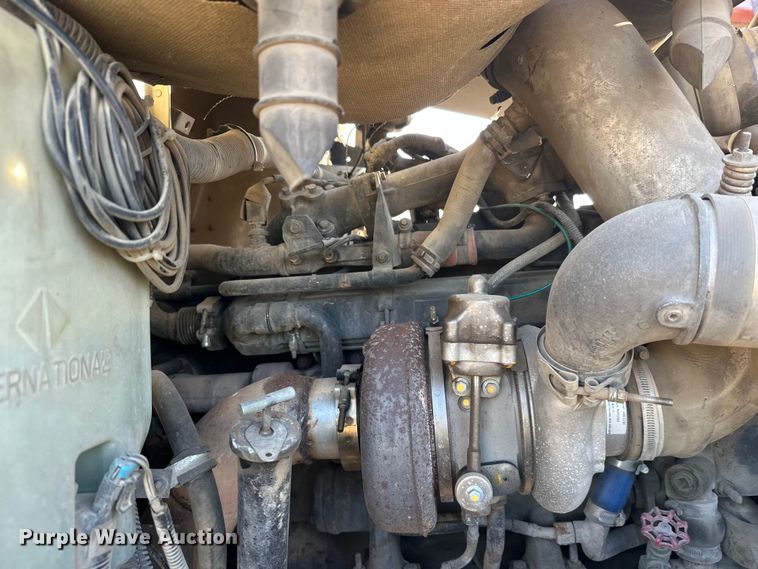 image for item DW4356 2005 International 5500i ready mix truck