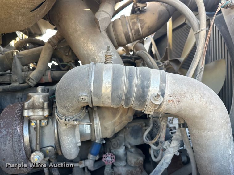 image for item DW4356 2005 International 5500i ready mix truck