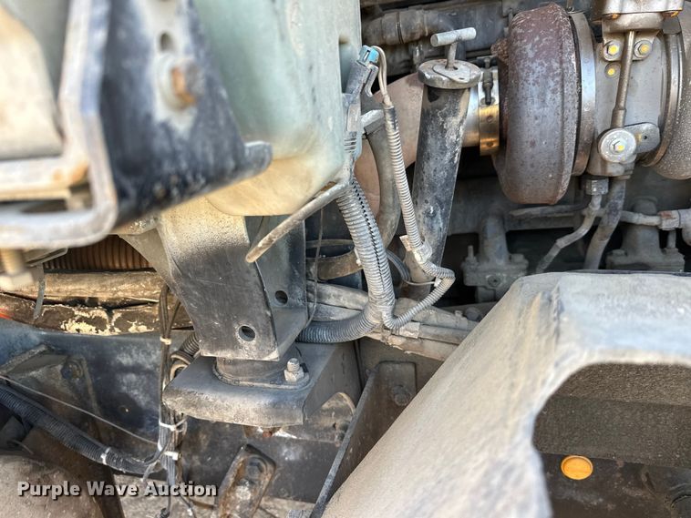 image for item DW4356 2005 International 5500i ready mix truck