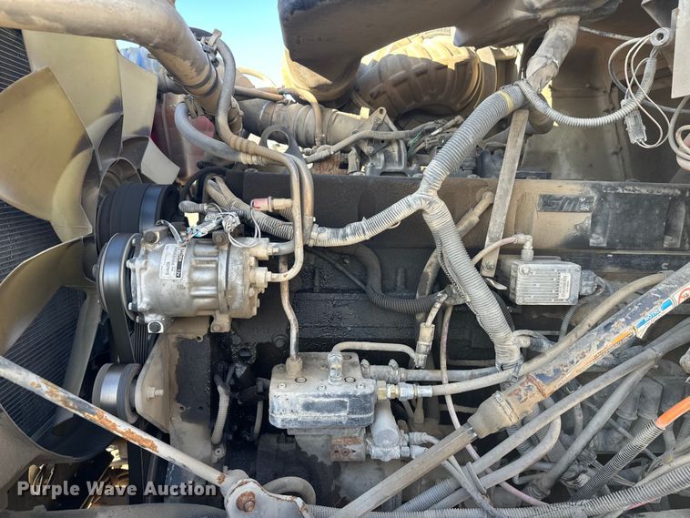 image for item DW4356 2005 International 5500i ready mix truck