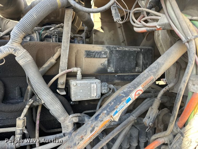 image for item DW4356 2005 International 5500i ready mix truck