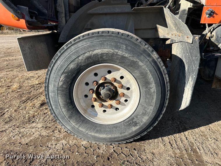 image for item DW4356 2005 International 5500i ready mix truck