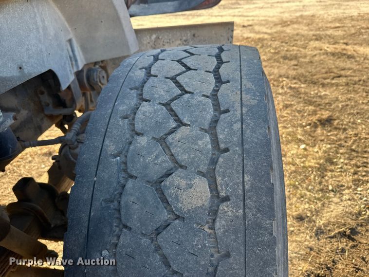 image for item DW4356 2005 International 5500i ready mix truck