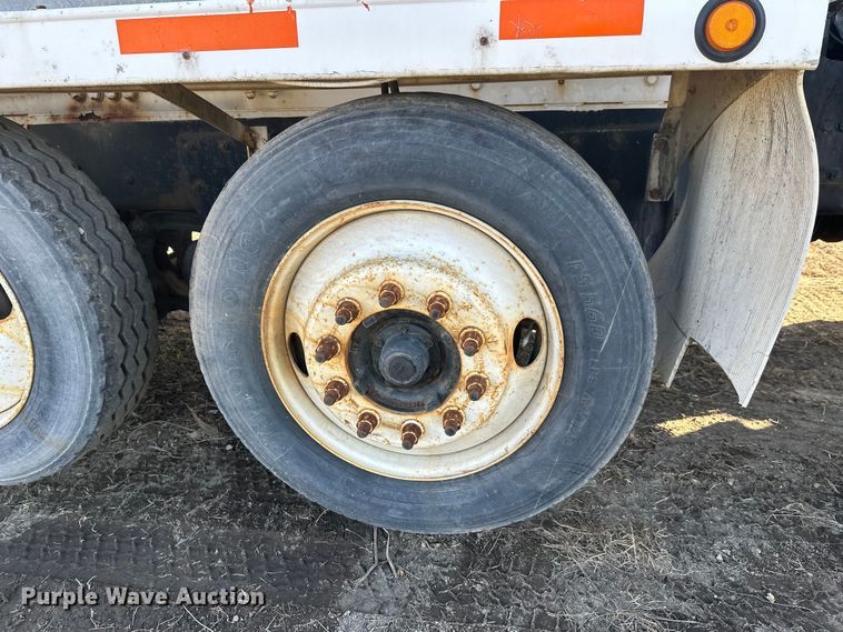 image for item DW4356 2005 International 5500i ready mix truck