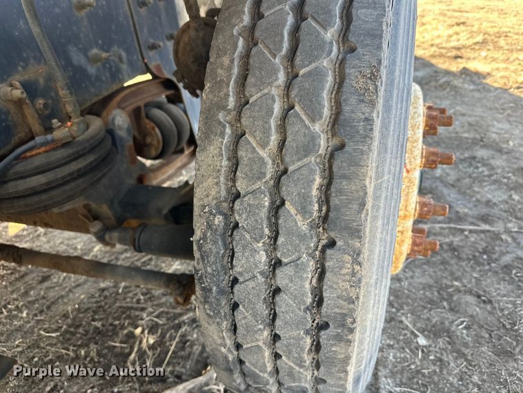 image for item DW4356 2005 International 5500i ready mix truck