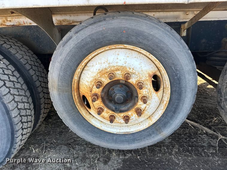 image for item DW4356 2005 International 5500i ready mix truck