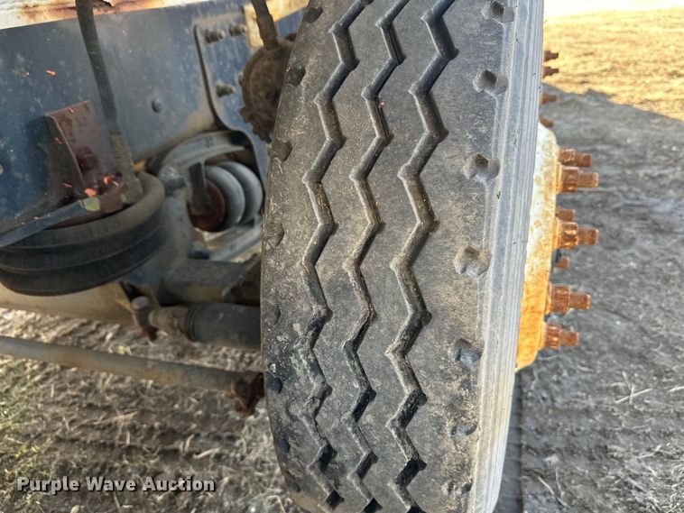 image for item DW4356 2005 International 5500i ready mix truck