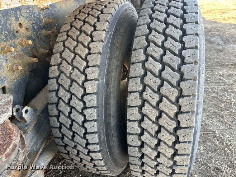 image for item DW4356 2005 International 5500i ready mix truck