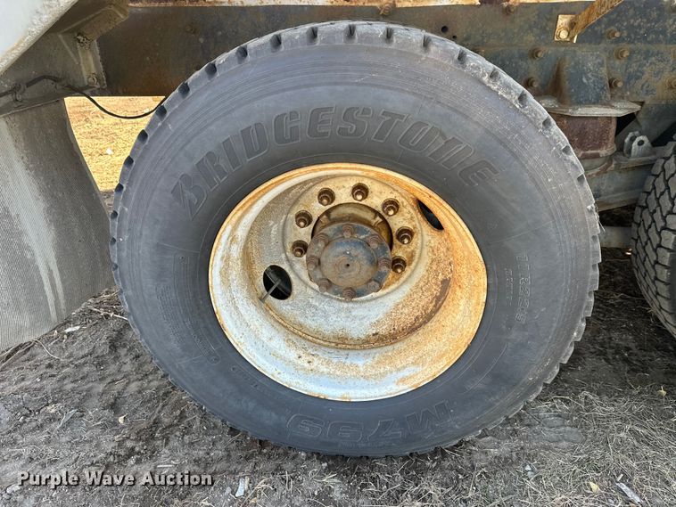 image for item DW4356 2005 International 5500i ready mix truck