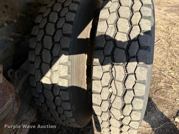 image for item DW4356 2005 International 5500i ready mix truck