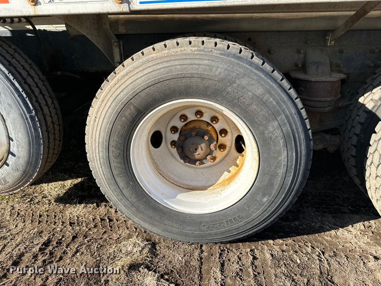 image for item DW4356 2005 International 5500i ready mix truck