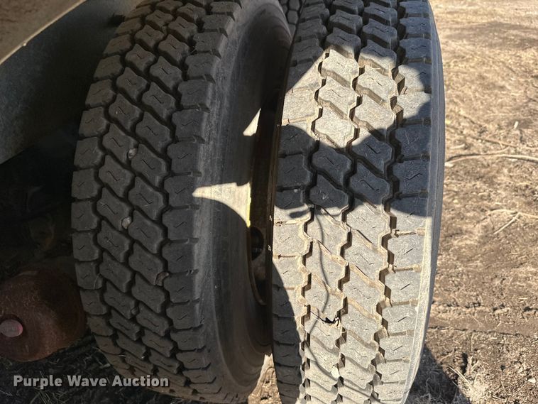 image for item DW4356 2005 International 5500i ready mix truck