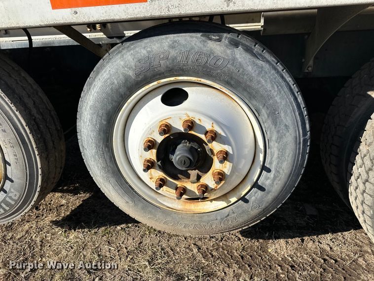 image for item DW4356 2005 International 5500i ready mix truck