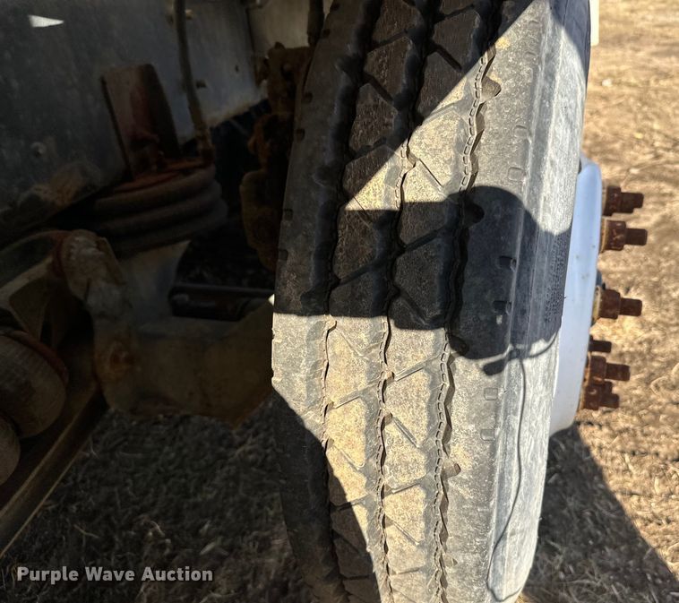 image for item DW4356 2005 International 5500i ready mix truck