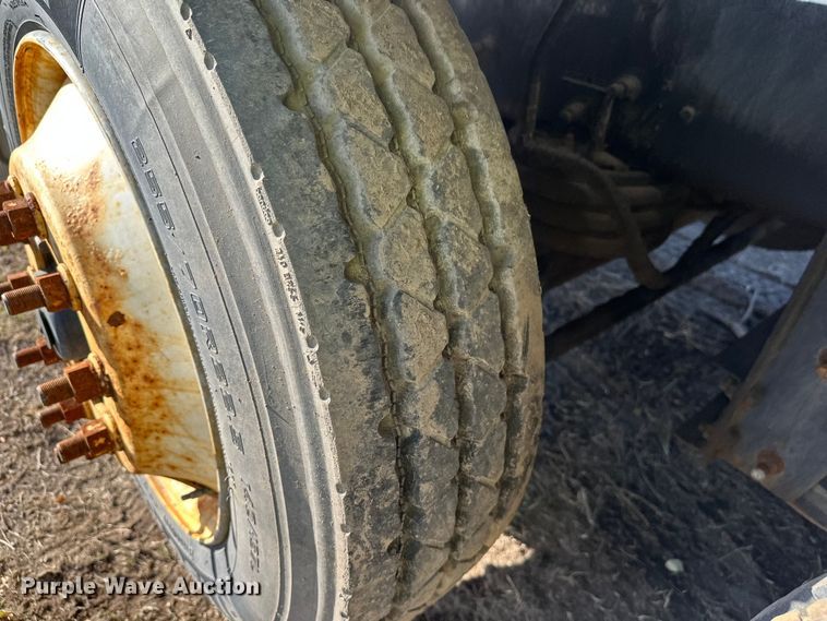 image for item DW4356 2005 International 5500i ready mix truck