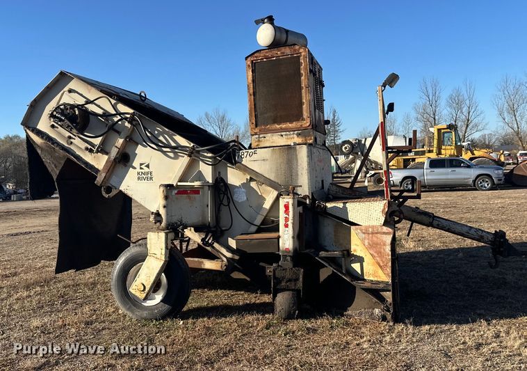 image for item DW4362 Cedar Rapids windrow elevator