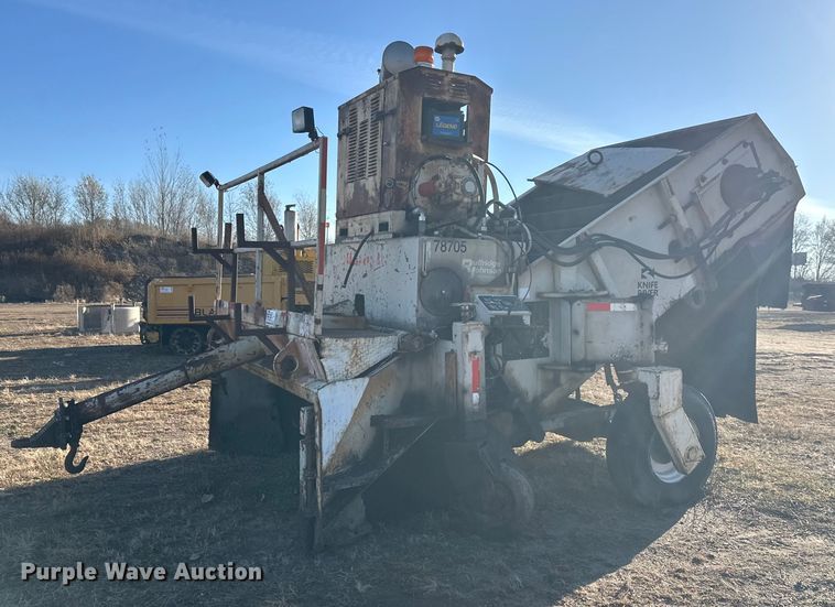 image for item DW4362 Cedar Rapids windrow elevator