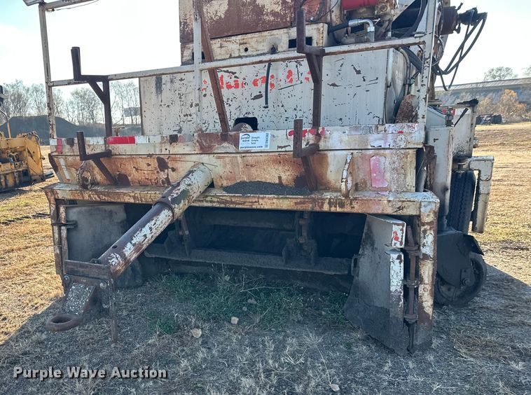 image for item DW4362 Cedar Rapids windrow elevator