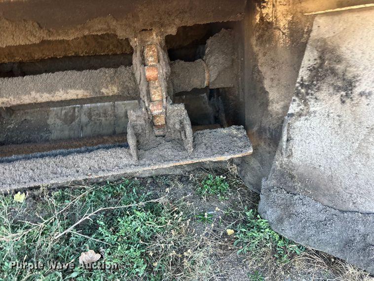 image for item DW4362 Cedar Rapids windrow elevator