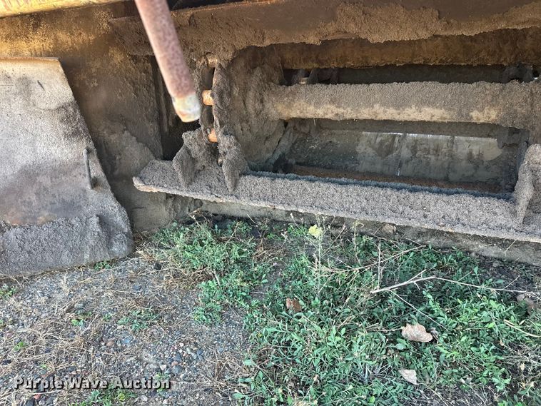 image for item DW4362 Cedar Rapids windrow elevator