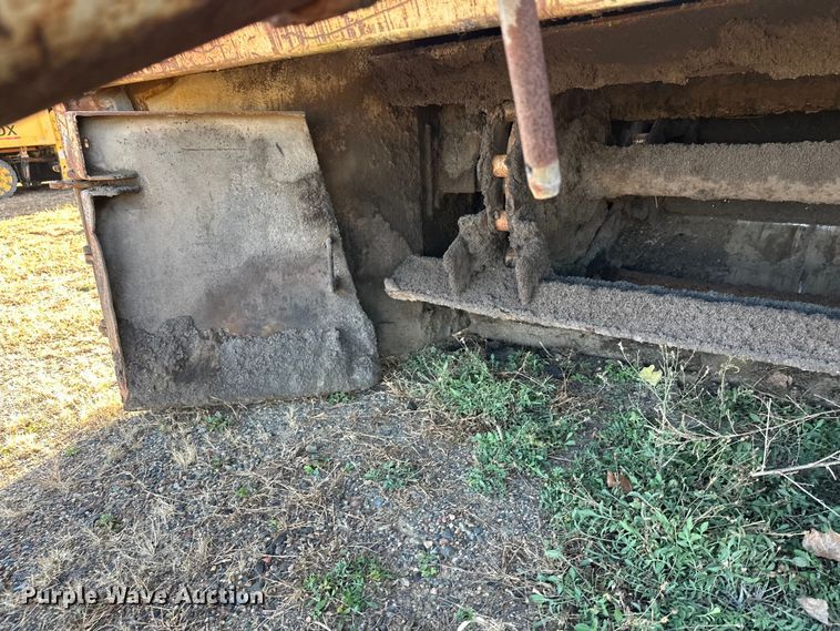 image for item DW4362 Cedar Rapids windrow elevator