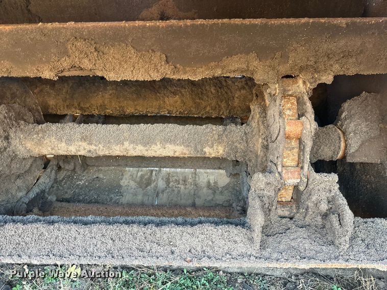 image for item DW4362 Cedar Rapids windrow elevator