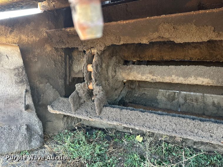 image for item DW4362 Cedar Rapids windrow elevator