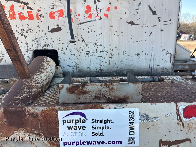 image for item DW4362 Cedar Rapids windrow elevator