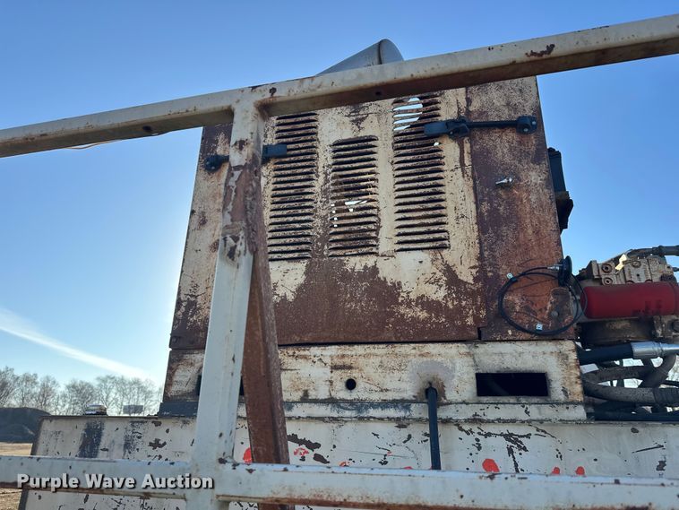 image for item DW4362 Cedar Rapids windrow elevator