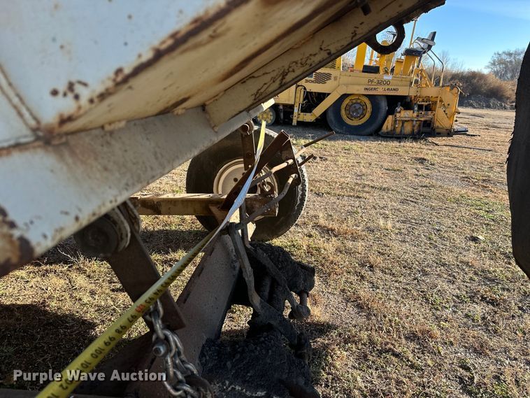 image for item DW4362 Cedar Rapids windrow elevator