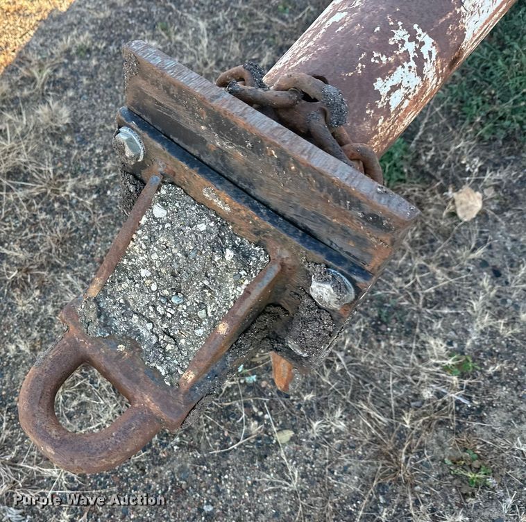 image for item DW4362 Cedar Rapids windrow elevator