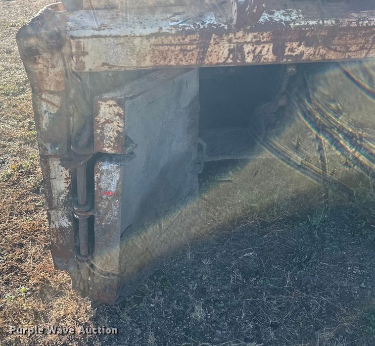 image for item DW4362 Cedar Rapids windrow elevator