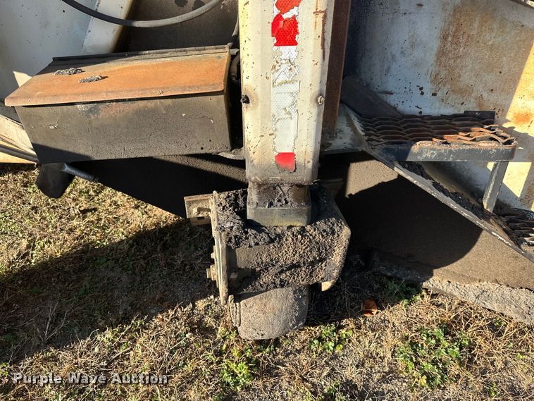 image for item DW4362 Cedar Rapids windrow elevator