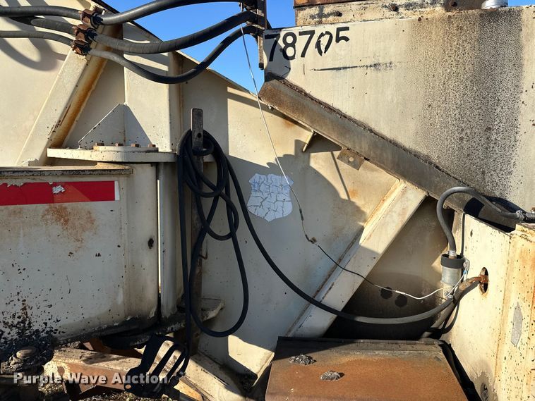 image for item DW4362 Cedar Rapids windrow elevator