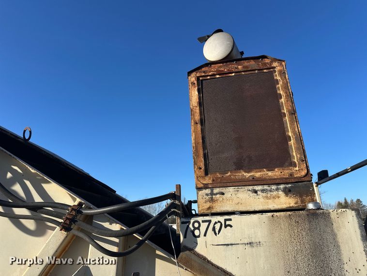 image for item DW4362 Cedar Rapids windrow elevator