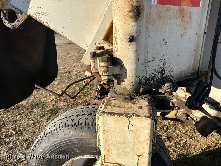 image for item DW4362 Cedar Rapids windrow elevator