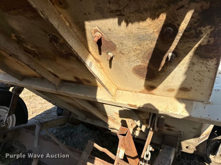 image for item DW4362 Cedar Rapids windrow elevator