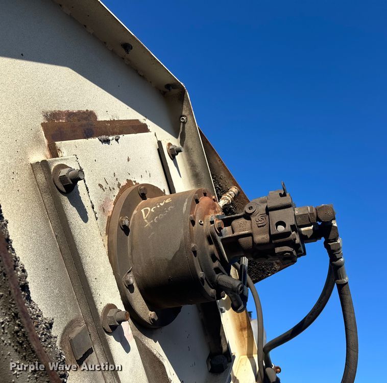 image for item DW4362 Cedar Rapids windrow elevator