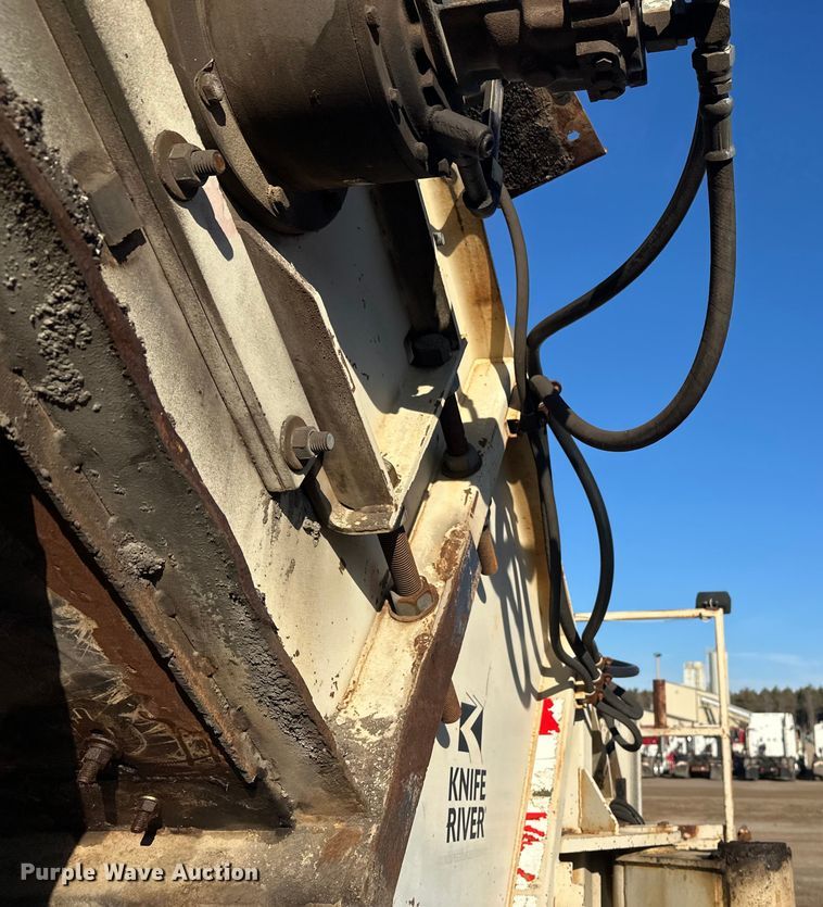 image for item DW4362 Cedar Rapids windrow elevator