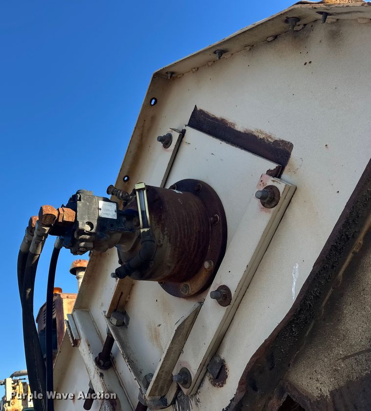 image for item DW4362 Cedar Rapids windrow elevator