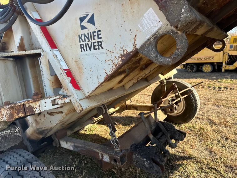 image for item DW4362 Cedar Rapids windrow elevator